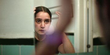 Julieta Venegas frente al espejo