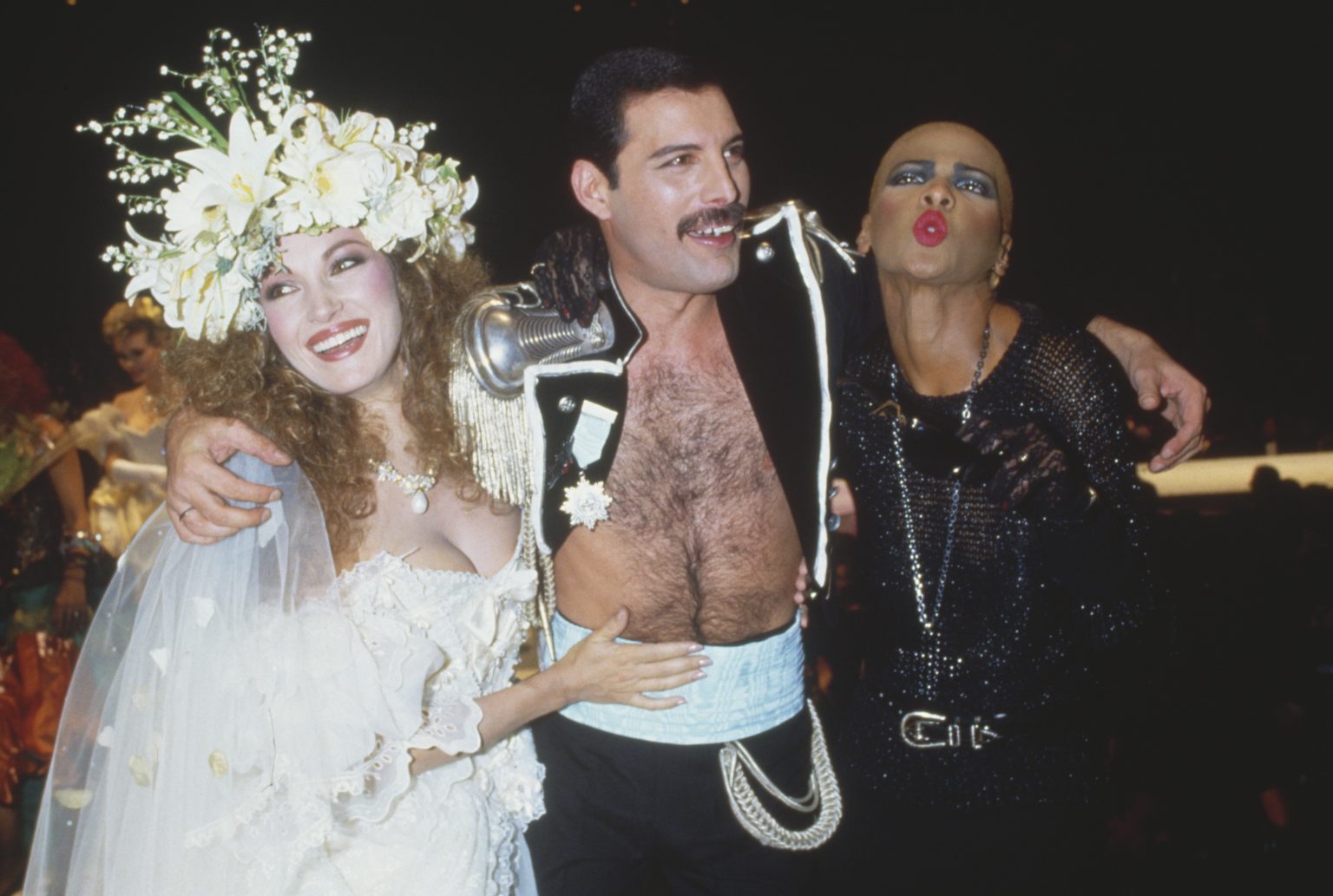 Singer Freddie Mercury (1946 - 1991) of British rock group Queen, with English actress Jane Seymour (left) during the Fashion Aid benefit concert for Ethiopian famine relief, at the Royal Albert Hall, London, 5th November 1985. (Photo by Dave Hogan/Hulton Archive/Getty Images)