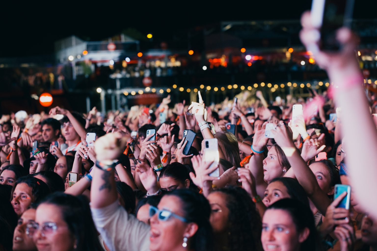 MADRID, SPAIN - SEPTEMBER 02: A general view of the audience during the Bizarrap performance during the Coca-Cola Music Experience 2022 at Valdebebas on September 02, 2022 in Madrid, Spain.  (Photo by Patricia J. Garcinuno/Getty Images)