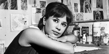 NEW YORK - AUGUST 19:  Jazz singer Astrud Gilberto poses for a portrait backstage at Birdland on the day they recorded the live album Getz Au Go Go on August 19, 1964 in New York, New York. (Photo by PoPsie Randolph/Michael Ochs Archives/Getty Images)