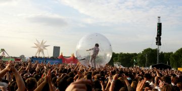 American band The Flaming Lips performing in London in 2006 (Photo by Andy Willsher/Redferns/Getty Images)